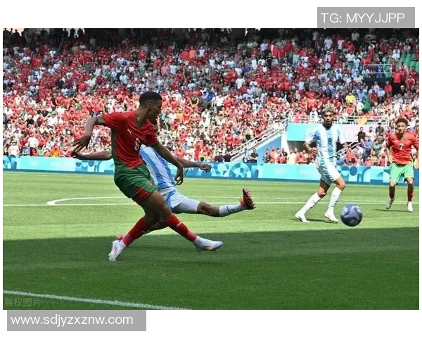 足球明星高清图片大赏展现球场魅力与风采的精彩瞬间 足球明星高清图片大赏展现球场魅力与风采的精彩瞬间