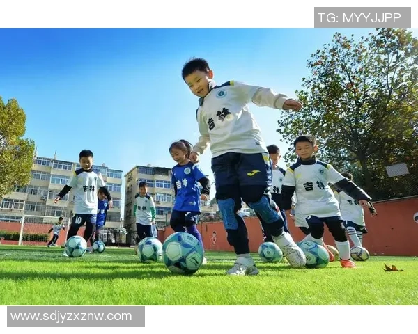 会转圈的足球明星如何在绿茵场上展现独特魅力与技巧 会转圈的足球明星如何在绿茵场上展现独特魅力与技巧