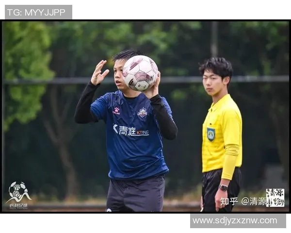 在孤独中倾诉对足球明星的爱恋与追随